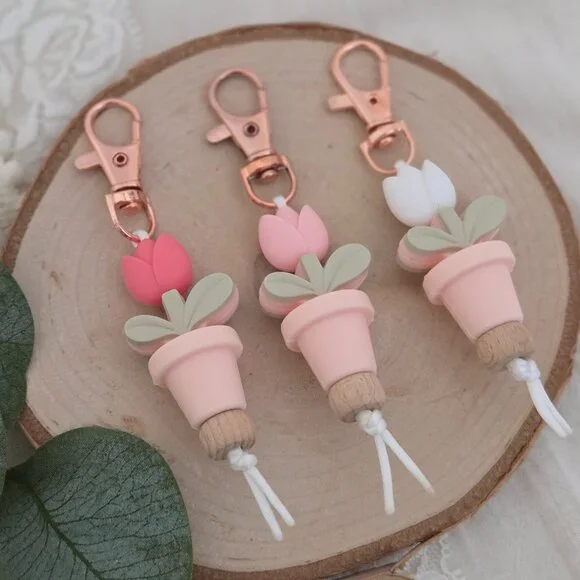 Tulip Bloom Keychain - Picture 1 of 4